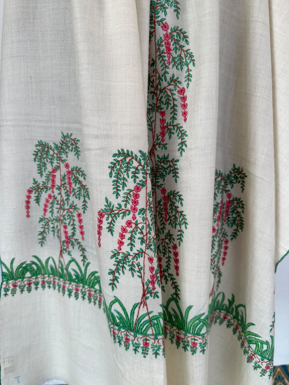 Hand Embroidered White Pashmina/Wool Shawl with Chinar Tree Motifs
